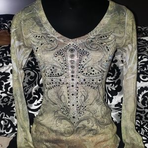 Rhinestones long sleeved graphic shirt